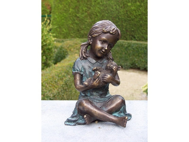Bronzen beeld Meisje met teddybeer 14x9x10cm