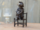 Bronzen beeld Meisje zittend op stoel 16x9x7cm