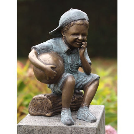 Bronzen beeld Jongen met voetbal 36x23x22cm