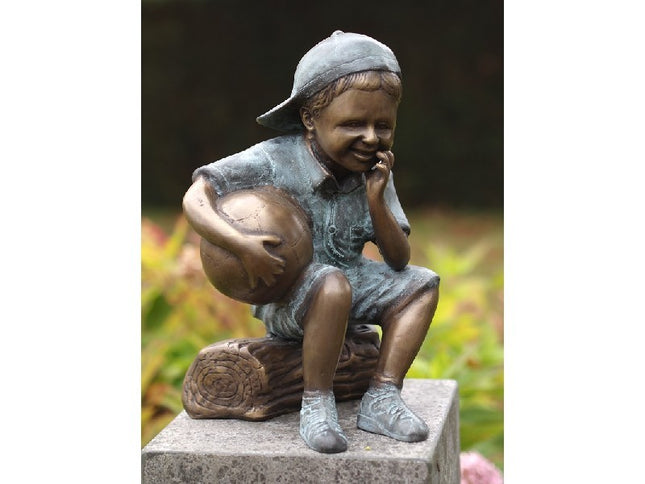 Bronzen beeld Jongen met voetbal 36x23x22cm