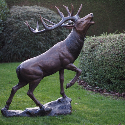 Bronzen beeld Hert op Rots 170x90x140cm