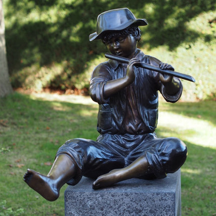 Bronzen beeld Jongen met dwarsfluit 70x55x66cm 19kg