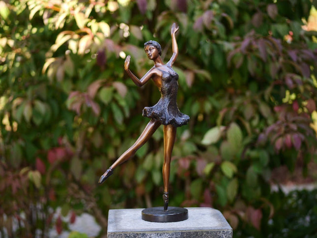 Bronzen beeld Ballerina bruin 51x12x28cm - Doika - Bronzen beeld - Doika - 5410807013182 - AN1318BR-B