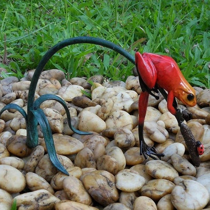 Bronzen beeld Gekleurde kikker aan twijg / rood 13x13x26cm - Doika - Bronzen beeld - Doika - 5410807209899 - AN0989BR-C