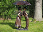 Bronzen beeld Jongen en meisje onder paraplu 138x90x91cm 60kg - Doika - Bronzen beeld - Doika - 5410807610350 - PB61035