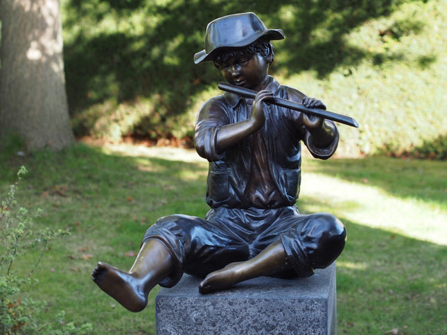 Bronzen beeld Jongen met dwarsfluit 70x55x66cm 19kg - Doika - Bronzen beeld - Doika - 5410807610541 - PB61054
