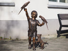 Bronzen beeld Jongen met vogeltjes en hond 104x50x75cm - Doika - Bronzen beeld - Doika - 5410807915097 - B1509