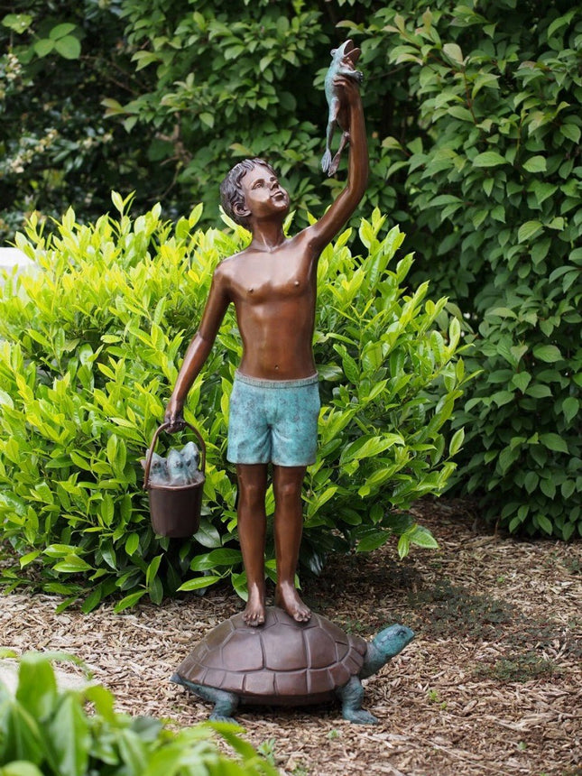 Bronzen beeld Jongen op schildpad 143x40x52cm - Doika - Bronzen beeld - Doika - 5410807913024 - B91302