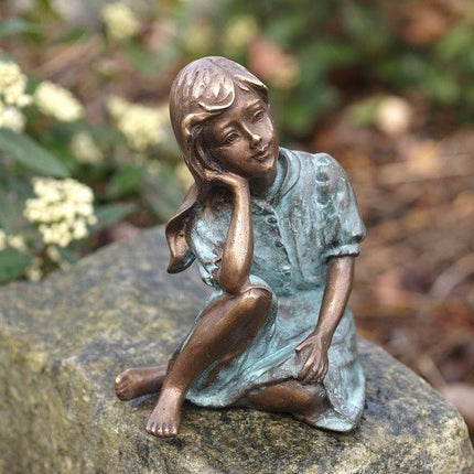 Bronzen beeld Opkijkend meisje 13x10x9cm - Doika - Bronzen beeld - Doika - 5410807014431 - AN1443BRW-V