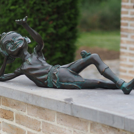 Bronzen beeld Pixie liggend 33x42x83cm - Doika - Bronzen beeld - Doika - 5410807013366 - AN1336BR-V