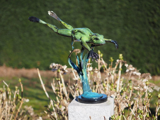 Bronzen beeld Springende kikker (naar beneden) 57x34x55cm - Doika - Bronzen beeld - Doika - 5410807505380 - B50538