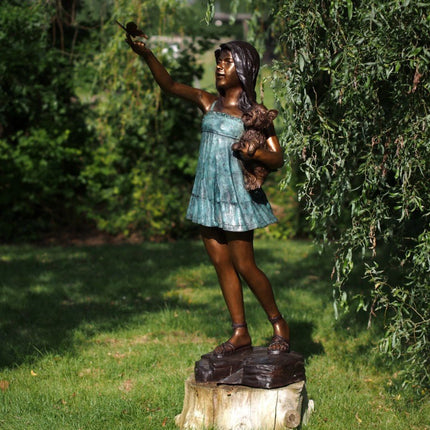 Bronzen beeld Staand Meisje Met Vlinder 141x60x45cm - Doika - Bronzen beeld - Doika - 5410807587447 - B58744
