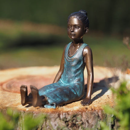 Bronzen beeld Zittend meisje 14x10x12cm - Doika - Bronzen beeld - Doika - 5410807014981 - BS1498B