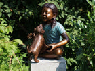 Bronzen beeld Zittend Meisje met Hond 48x48x37cm - Doika - Bronzen beeld - Doika - 5410807946725 - B94672